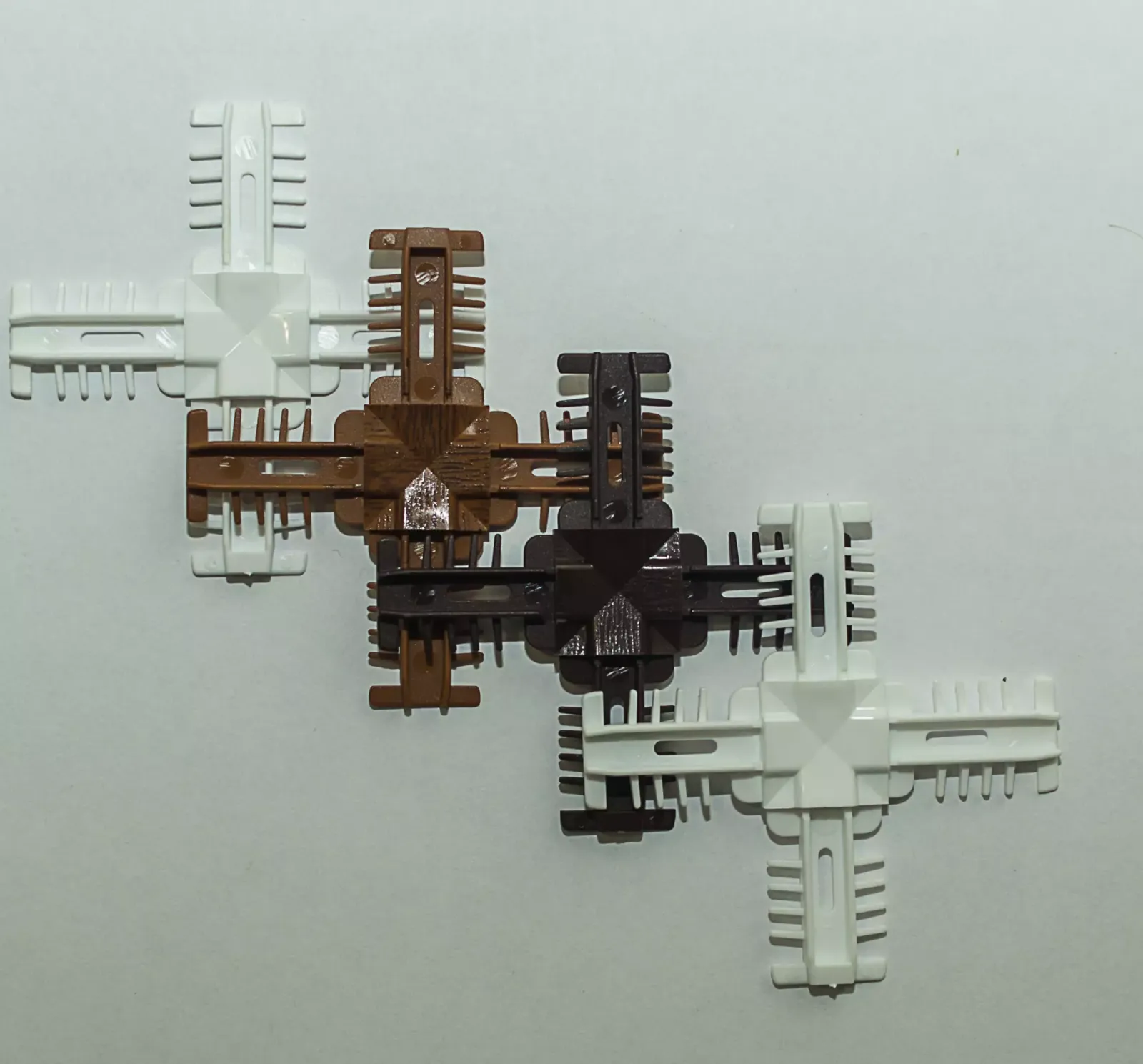 Центр. крест внутренний, для ламинир. профиля - фото - 1