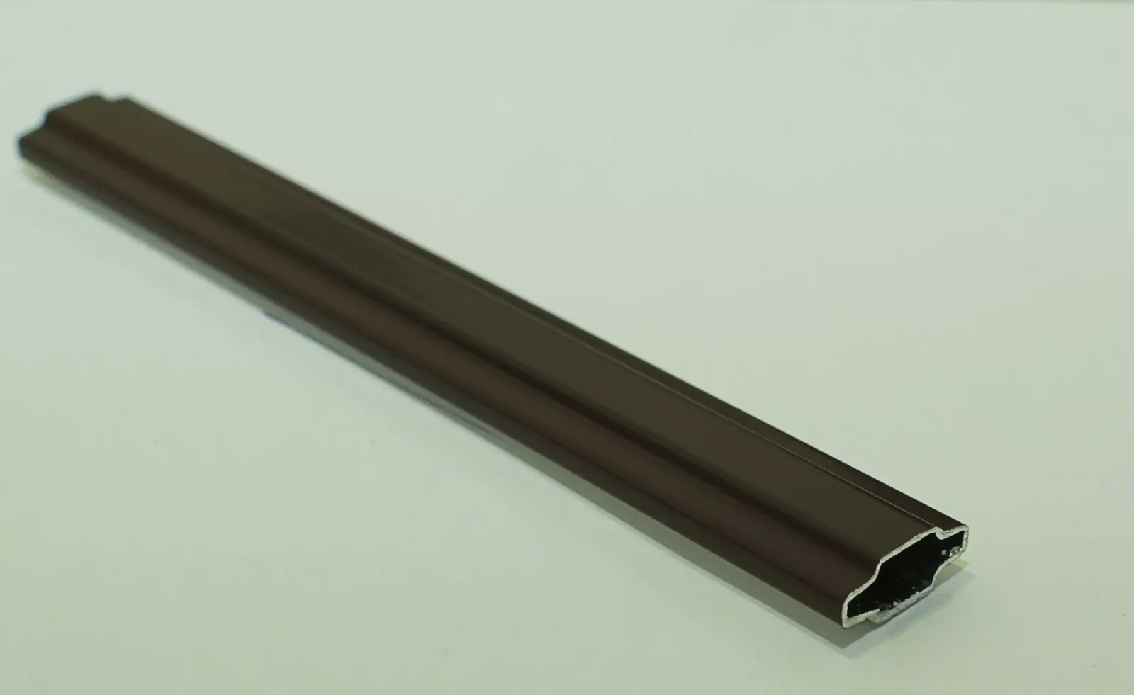 Профиль 18 мм белый, коричневый (RAL 9016, RAL 8014) - фото - 1