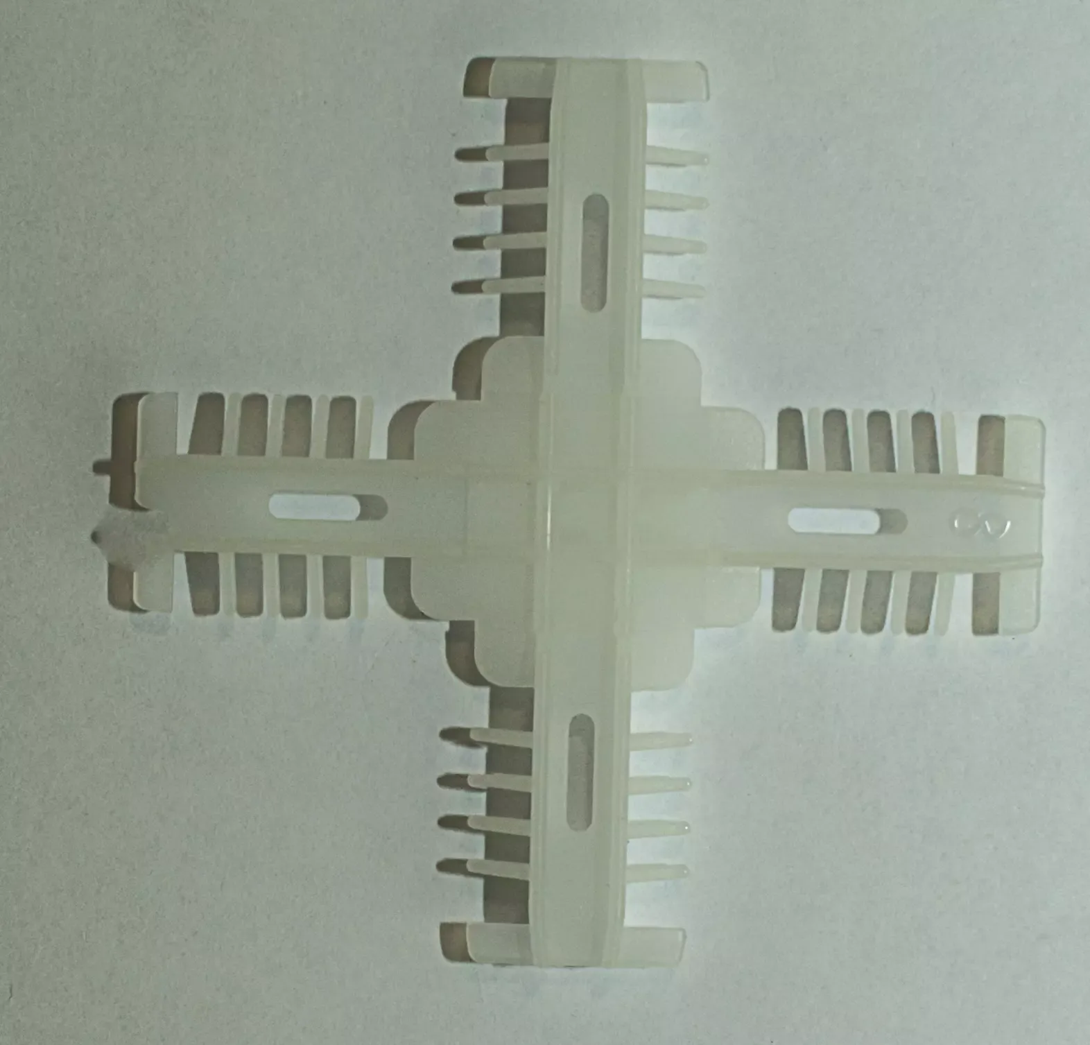 Центральный крест 18 мм белый - фото - 1