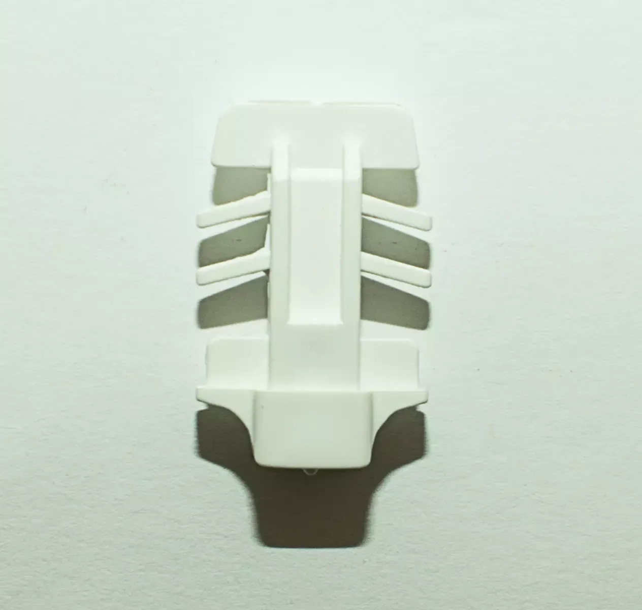 Концевик для арочных конструкций 18мм белый - фото - 1