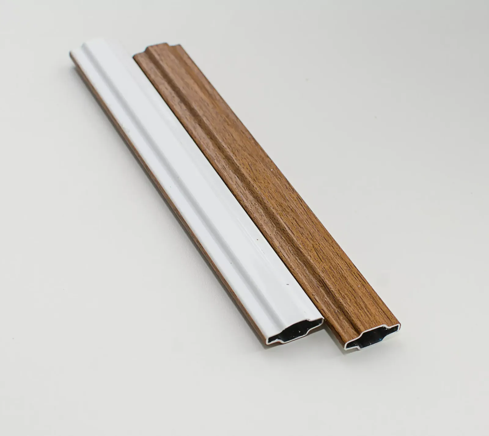 Профиль 18 мм белый+золотой дуб (Renolit 2178001) - фото - 1