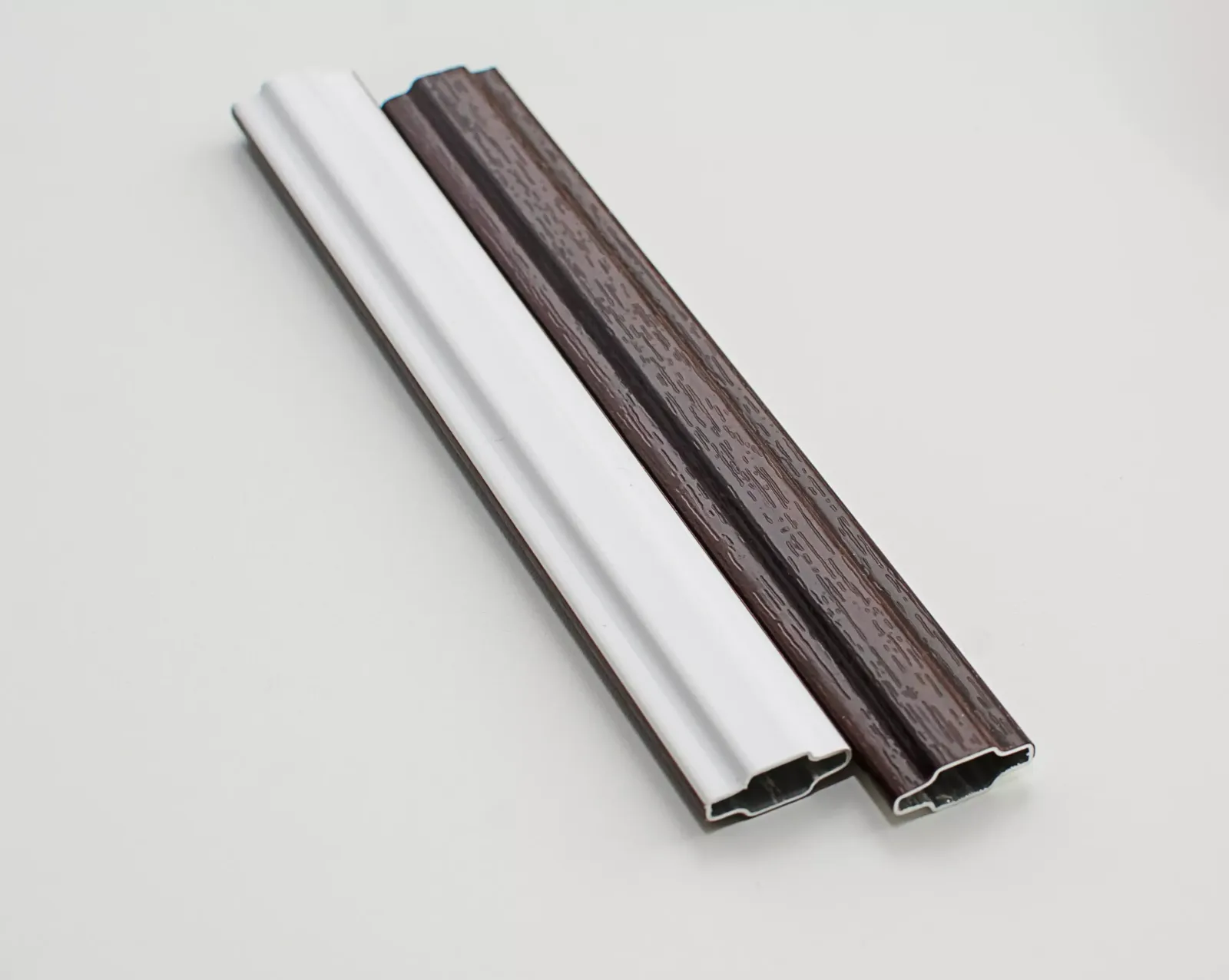 Профиль 18 мм белый+махагон (Renolit 2097013) - фото - 1