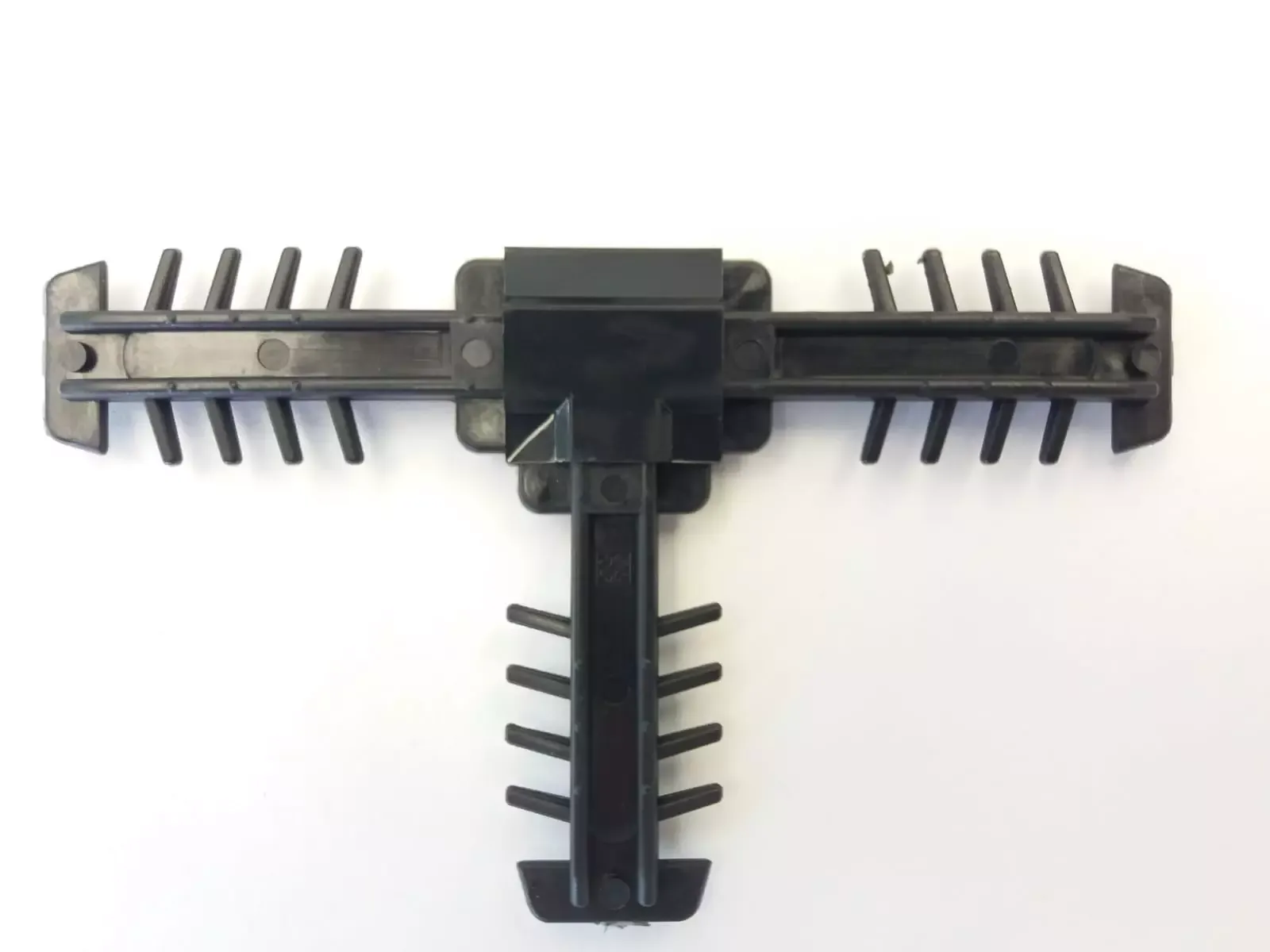 Т-обр. соединение 18 мм RAL - фото - 1